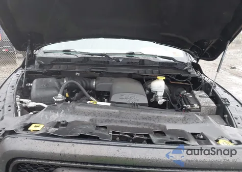 2020 Ram 1500 Classic Warlock 4X4 6'4 Box z USA, uszkodzony, nr VIN 1C6RR7GG7LS152818